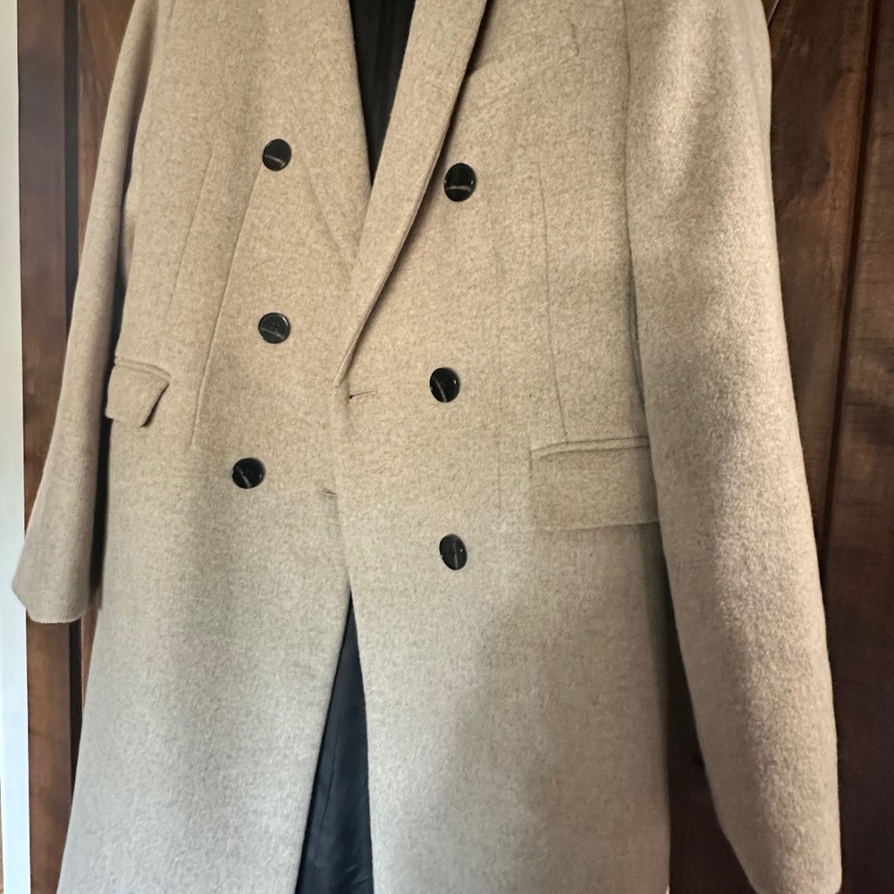 a loves a. Classic trench coat.
